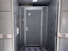 オフィスビル出入口