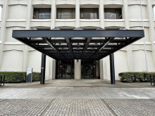 オフィスビル出入口