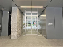 オフィスビル出入口