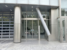 オフィスビル出入口