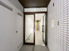 オフィスビル出入口