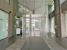 オフィスビル出入口