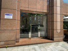 オフィスビル出入口