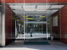 オフィスビル出入口