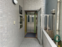 オフィスビル出入口