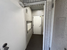 オフィスビル出入口