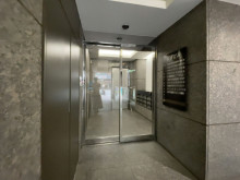 オフィスビル出入口