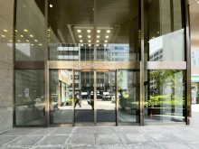 オフィスビル出入口