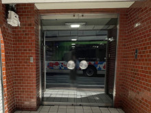 オフィスビル出入口