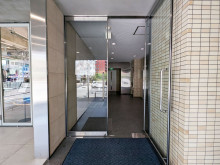 オフィスビル出入口