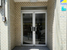 オフィスビル出入口