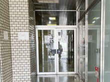 オフィスビル出入口