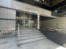 オフィスビル出入口