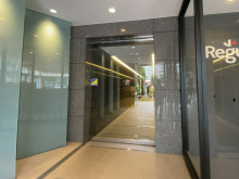 オフィスビル出入口