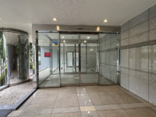 オフィスビル出入口