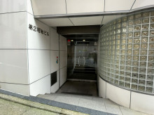 オフィスビル出入口