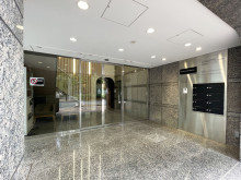 オフィスビル出入口