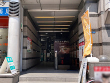 オフィスビル出入口