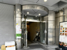 オフィスビル出入口