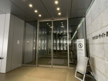 オフィスビル出入口