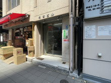 オフィスビル出入口