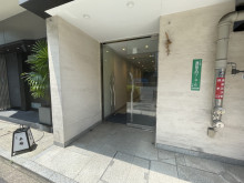 オフィスビル出入口