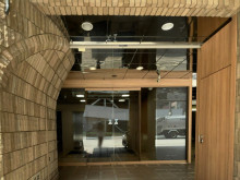 オフィスビル出入口