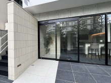 オフィスビル出入口