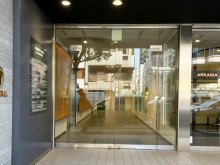 オフィスビル出入口