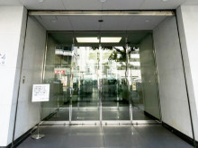 オフィスビル出入口