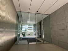 オフィスビル出入口