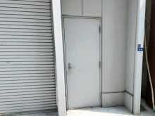 オフィスビル出入口