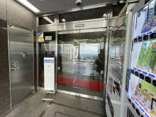 オフィスビル出入口