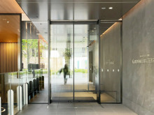 オフィスビル出入口