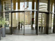 オフィスビル出入口