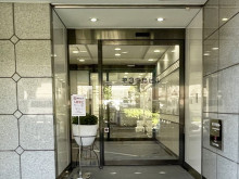 オフィスビル出入口