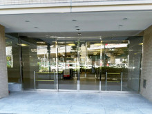 オフィスビル出入口