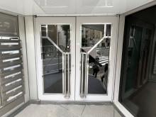 オフィスビル出入口