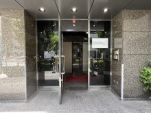 オフィスビル出入口