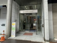 オフィスビル出入口