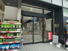 オフィスビル出入口