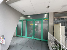 オフィスビル出入口