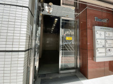 オフィスビル出入口