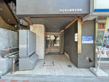 オフィスビル出入口