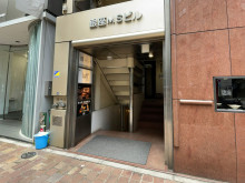 オフィスビル出入口