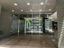 オフィスビル出入口