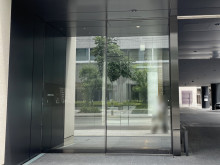 オフィスビル出入口