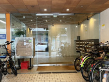 オフィスビル出入口