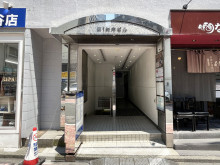 オフィスビル出入口