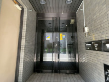 オフィスビル出入口